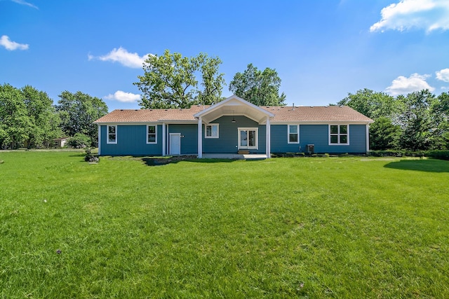 121 Pine St, Buckingham, IL 60917 - rear view of house featuring a yard