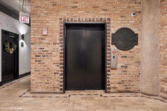 17 N Loomis St Unit 1C, Chicago, IL 60607 - entrance to property featuring elevator