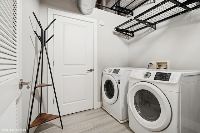 17 N Loomis St Unit 1C, Chicago, IL 60607 - laundry area featuring washing machine and dryer and light wood-style floors