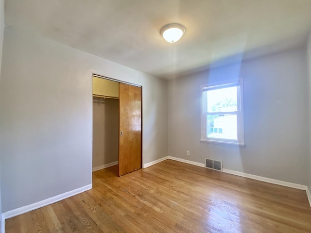 518 156th Pl, Calumet City, IL 60409 - unfurnished bedroom featuring light wood-type flooring and a closet