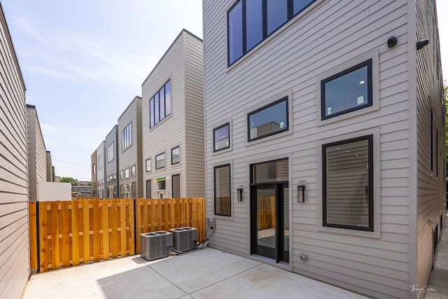 1642 W Wolfram St, Chicago, IL 60657 - back of property featuring a patio area