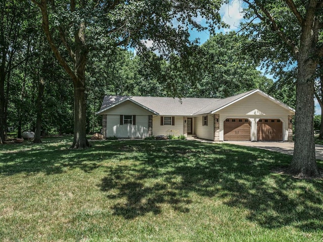 26 N Deer Lk, Villa Grove, IL 61956 - ranch-style home with a garage and a front lawn