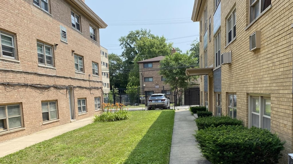 9215 S Cottage Grove Ave Unit 2W, Chicago, IL 60619 - photo 1