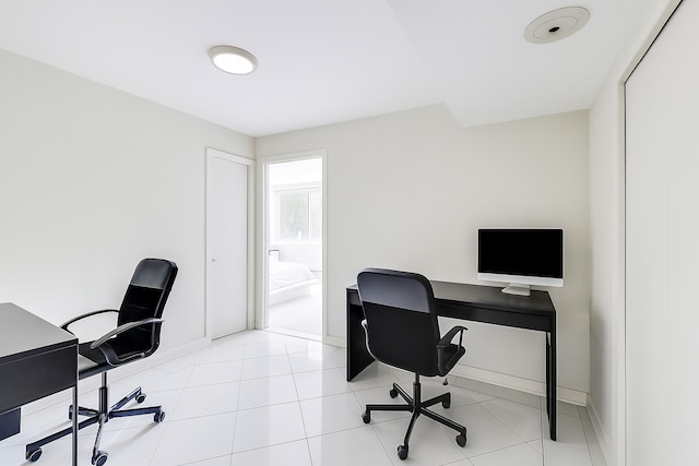 1440 N Lake Shore Dr Unit 4Bd, Chicago, IL 60610 - office area featuring baseboards