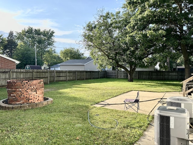 2603 3rd St, Peru, IL 61354 - fenced backyard with a patio