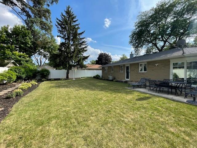 512 Tana Ln, Joliet, IL 60435 - view of yard with a patio
