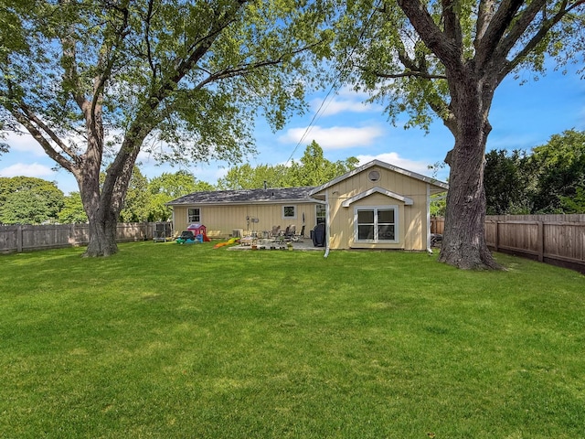 328 Thunderbird Trl, Carol Stream, IL 60188 - back of property featuring a fenced backyard and a patio