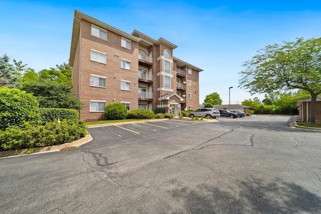 941 N Swift Rd Unit 201, Addison, IL 60101 - view of property with uncovered parking
