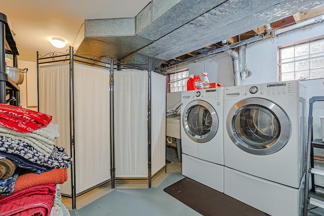 1008 S Beechwood Dr, Mount Prospect, IL 60056 - laundry room featuring washing machine and clothes dryer