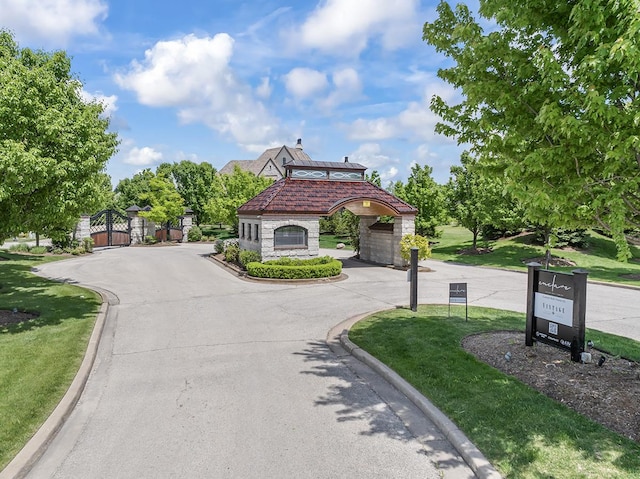 23 Enclave Ct, South Barrington, IL 60010 - surrounding community featuring a gate