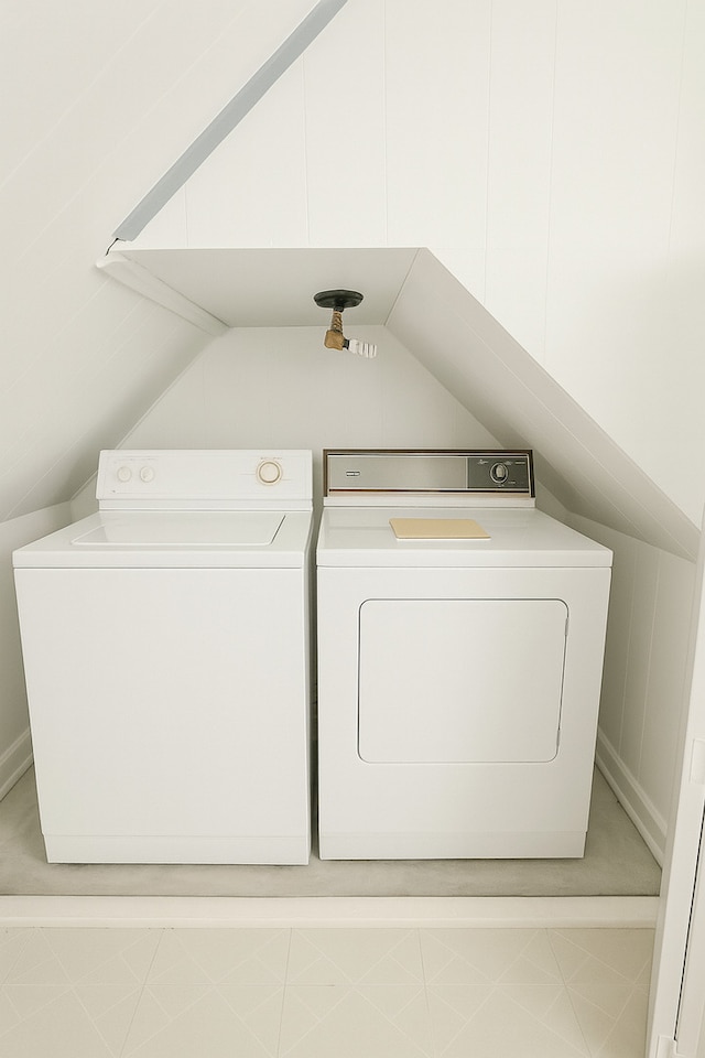1531 N 24th Ave, Melrose Park, IL 60160 - laundry area with independent washer and dryer