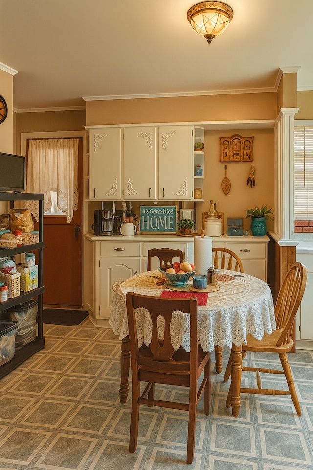 1531 N 24th Ave, Melrose Park, IL 60160 - dining space featuring ornamental molding