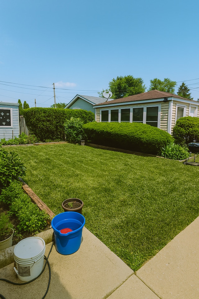 1531 N 24th Ave, Melrose Park, IL 60160 - view of green lawn