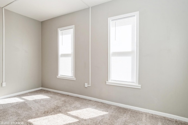 555 S Lasalle St, Aurora, IL 60505 - unfurnished room featuring carpet