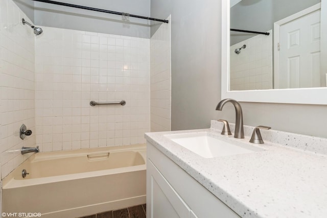 555 S Lasalle St, Aurora, IL 60505 - bathroom with vanity and tub / shower combination