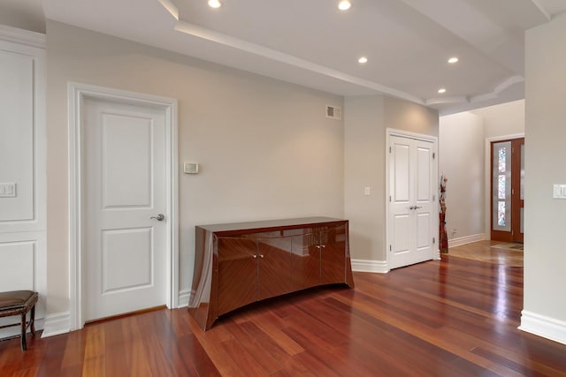 8453 W Bruce Dr, Niles, IL 60714 - corridor with dark wood-style floors, recessed lighting, and a raised ceiling
