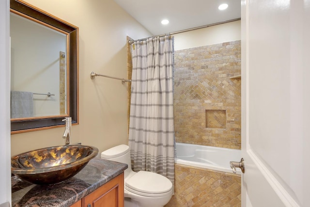 8453 W Bruce Dr, Niles, IL 60714 - full bath with vanity, tiled shower / bath combo, and recessed lighting