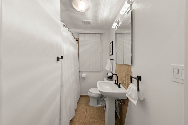 3812 N Pioneer Ave, Chicago, IL 60634 - full bathroom featuring toilet and a shower with shower curtain