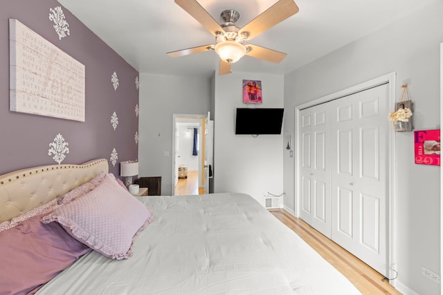 3812 N Pioneer Ave, Chicago, IL 60634 - bedroom featuring wood finished floors, a closet, and a ceiling fan