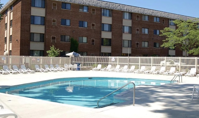 2021 S Wolf Rd Unit 2-118, Hillside, IL 60162 - community pool featuring a patio