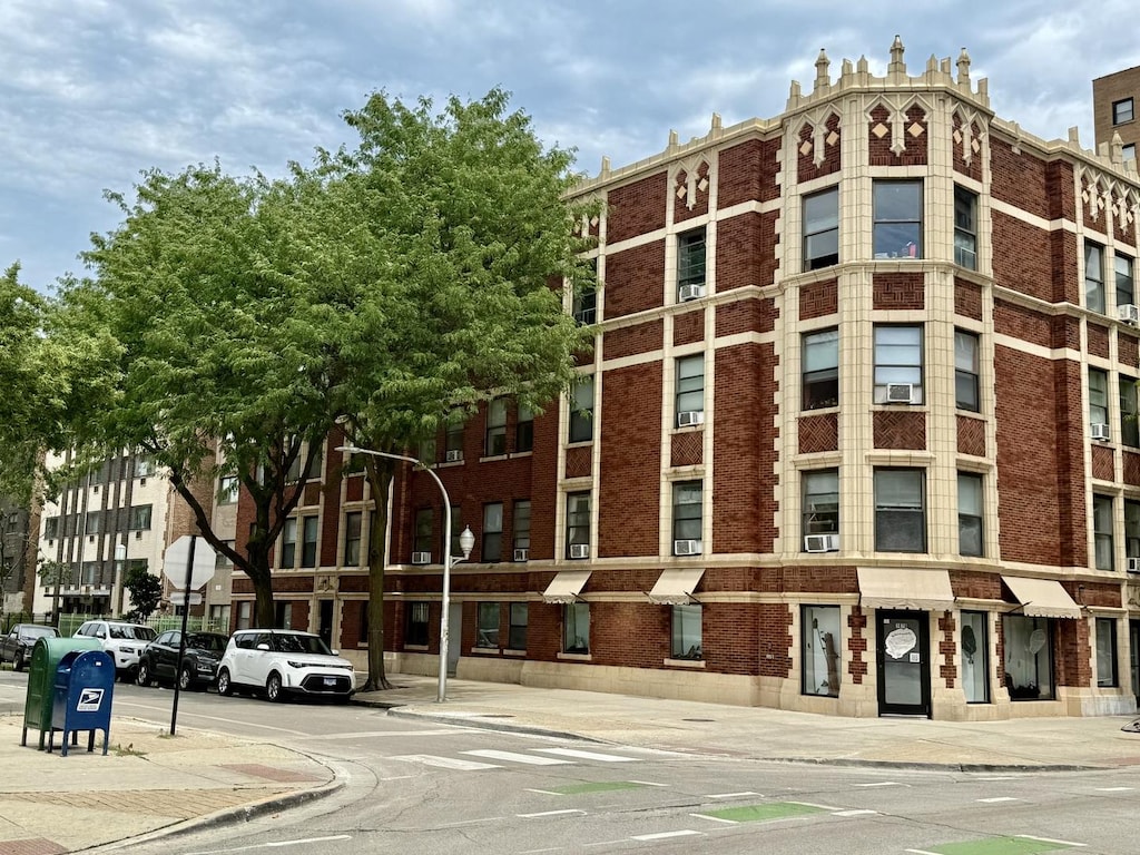 6207 N Winthrop Ave Unit 30, Chicago, IL 60660 - photo 1