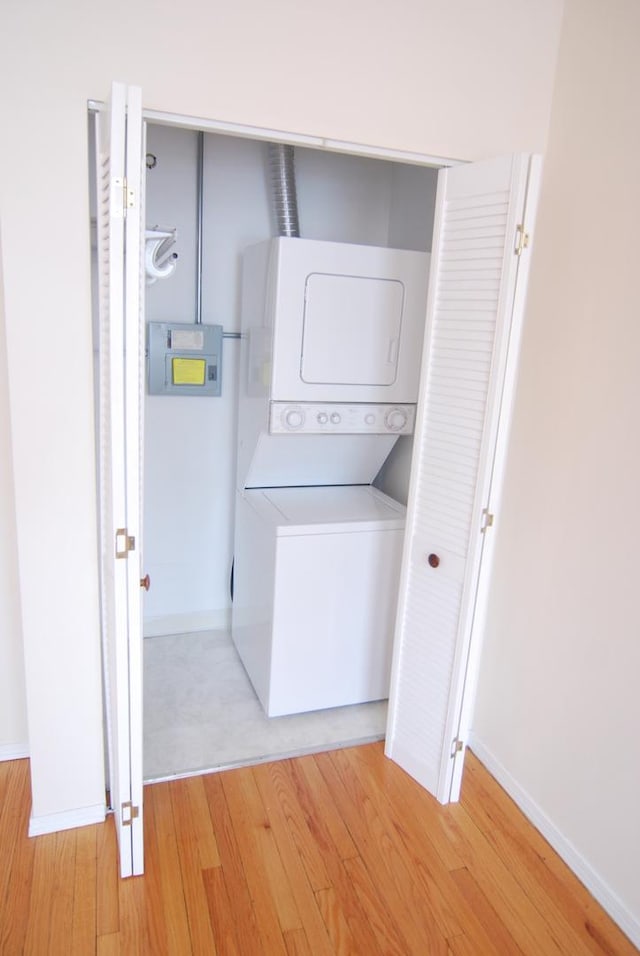 6207 N Winthrop Ave Unit 30, Chicago, IL 60660 - laundry room featuring stacked washer / dryer and light wood finished floors