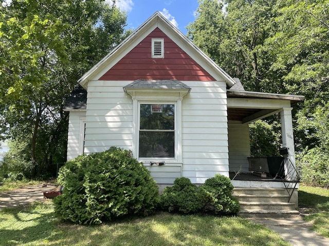 1644 E William St, Decatur, IL 62521 - view of property exterior with a porch