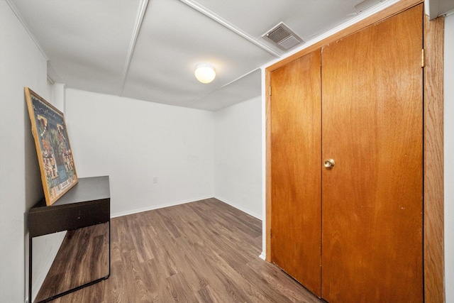 5145 Lee St, Skokie, IL 60077 - interior space featuring wood finished floors and baseboards