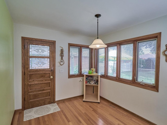913 S See Gwun Ave, Mount Prospect, IL 60056 - foyer featuring light wood-type flooring and baseboards