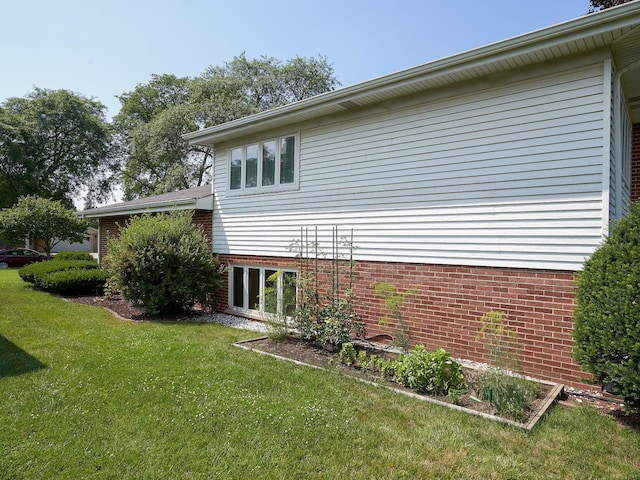 913 S See Gwun Ave, Mount Prospect, IL 60056 - view of property exterior with a yard and brick siding