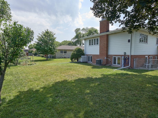 913 S See Gwun Ave, Mount Prospect, IL 60056 - view of green lawn
