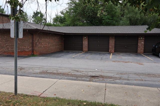 15103 Quail Hollow Dr Unit 604, Orland Park, IL 60462 - garage featuring uncovered parking