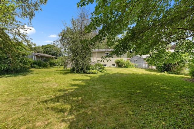 4809 Cayuga Rd, Rockford, IL 61107 - view of grassy yard