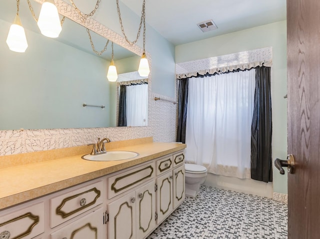 8564 Cherry Stone Pl, Tinley Park, IL 60487 - full bathroom featuring vanity, shower / bath combination with curtain, and backsplash