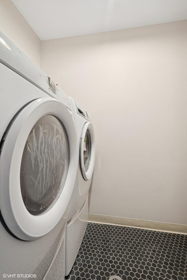 2715 Reese Ave, Evanston, IL 60201 - laundry room with washer and dryer and baseboards