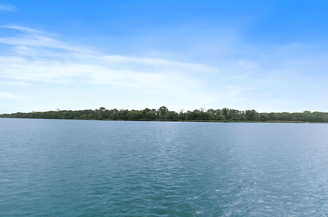 1606 Gregden Shores Dr, Sterling, IL 61081 - water view