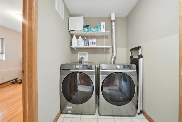 186 Willow Blvd, Willow Springs, IL 60480 - laundry room featuring washer and clothes dryer and baseboards