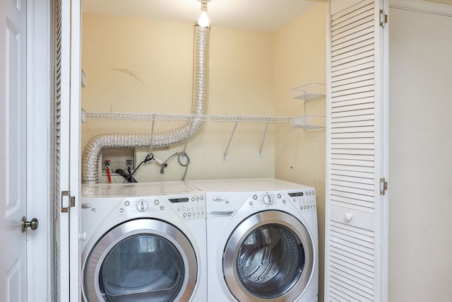 1918 N Yale Ave, Arlington Heights, IL 60004 - laundry area featuring washer and clothes dryer