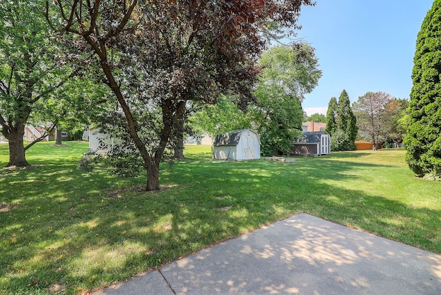 1918 N Yale Ave, Arlington Heights, IL 60004 - view of grassy yard featuring a storage shed