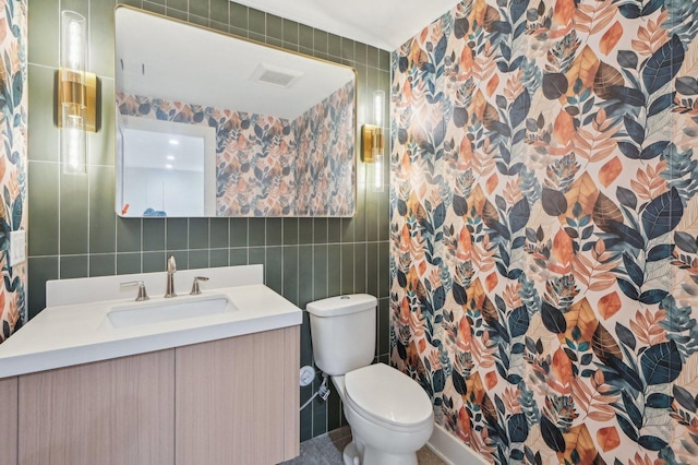 7930 S Kenwood Ave, Chicago, IL 60619 - full bathroom featuring tile walls, vanity, and curtained shower