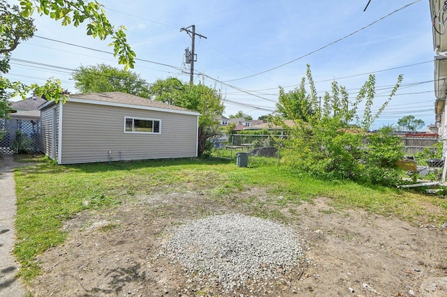 7930 S Kenwood Ave, Chicago, IL 60619 - view of yard featuring an outdoor structure