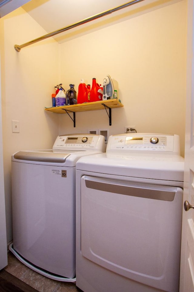 1670 Windward Dr, Pingree Grove, IL 60140 - laundry area with independent washer and dryer