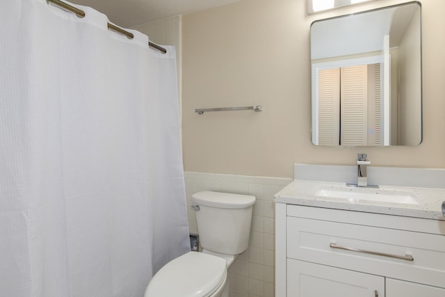 1110 Grove St Unit 4A, Downers Grove, IL 60515 - bathroom featuring vanity, wainscoting, tile walls, and a shower with curtain