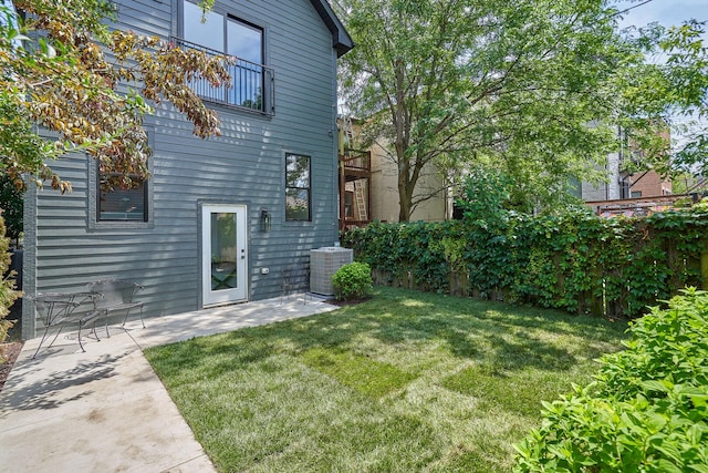 1332 N Leavitt St, Chicago, IL 60622 - rear view of property featuring a lawn
