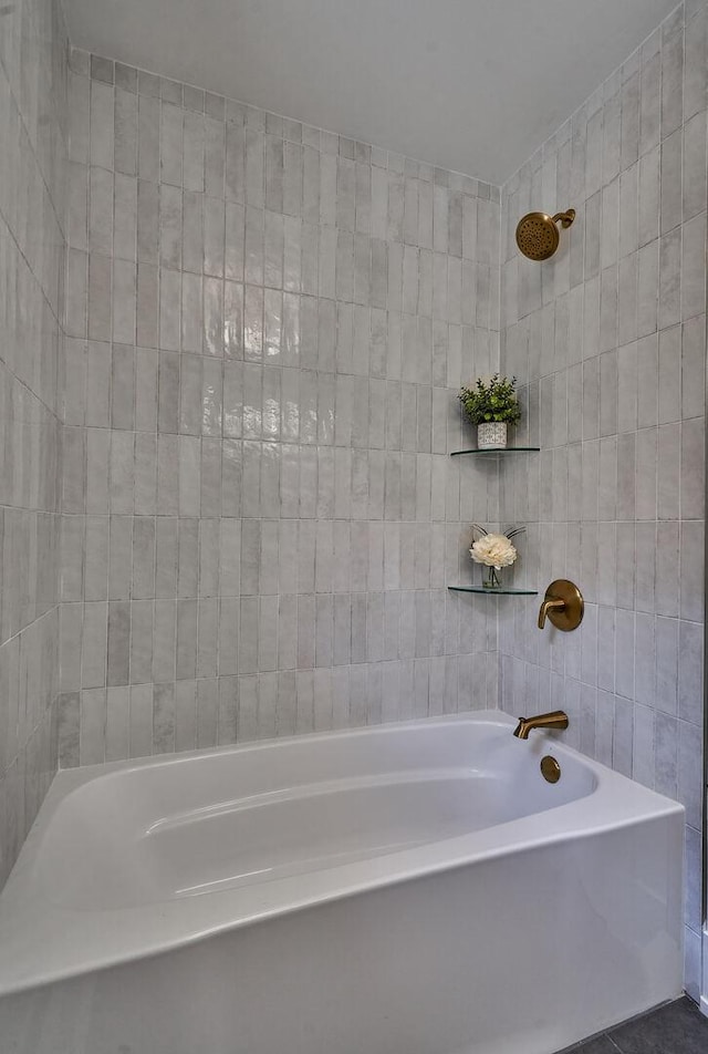 1332 N Leavitt St, Chicago, IL 60622 - full bath with  shower combination