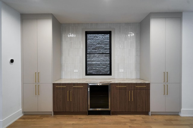 1332 N Leavitt St, Chicago, IL 60622 - bar area with wine cooler, light wood-style floors, and tasteful backsplash