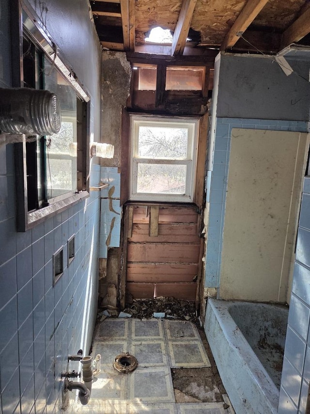 10511 S Yates Ave, Chicago, IL 60617 - full bath featuring plenty of natural light and a bath