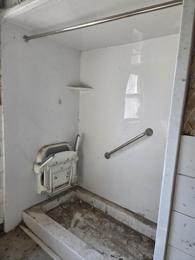 10511 S Yates Ave, Chicago, IL 60617 - view of bathroom