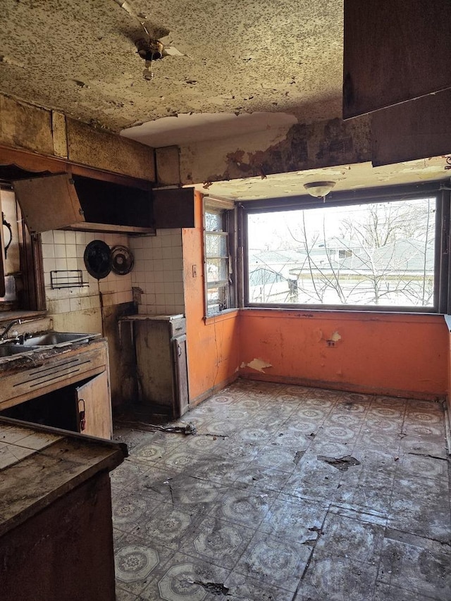 10511 S Yates Ave, Chicago, IL 60617 - kitchen featuring a sink