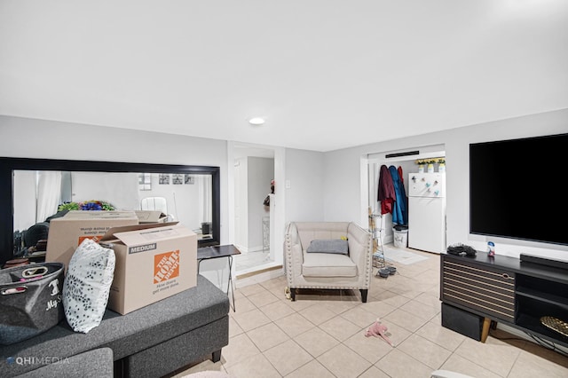 2924 N Mulligan Ave, Chicago, IL 60634 - living room featuring light tile patterned floors and recessed lighting
